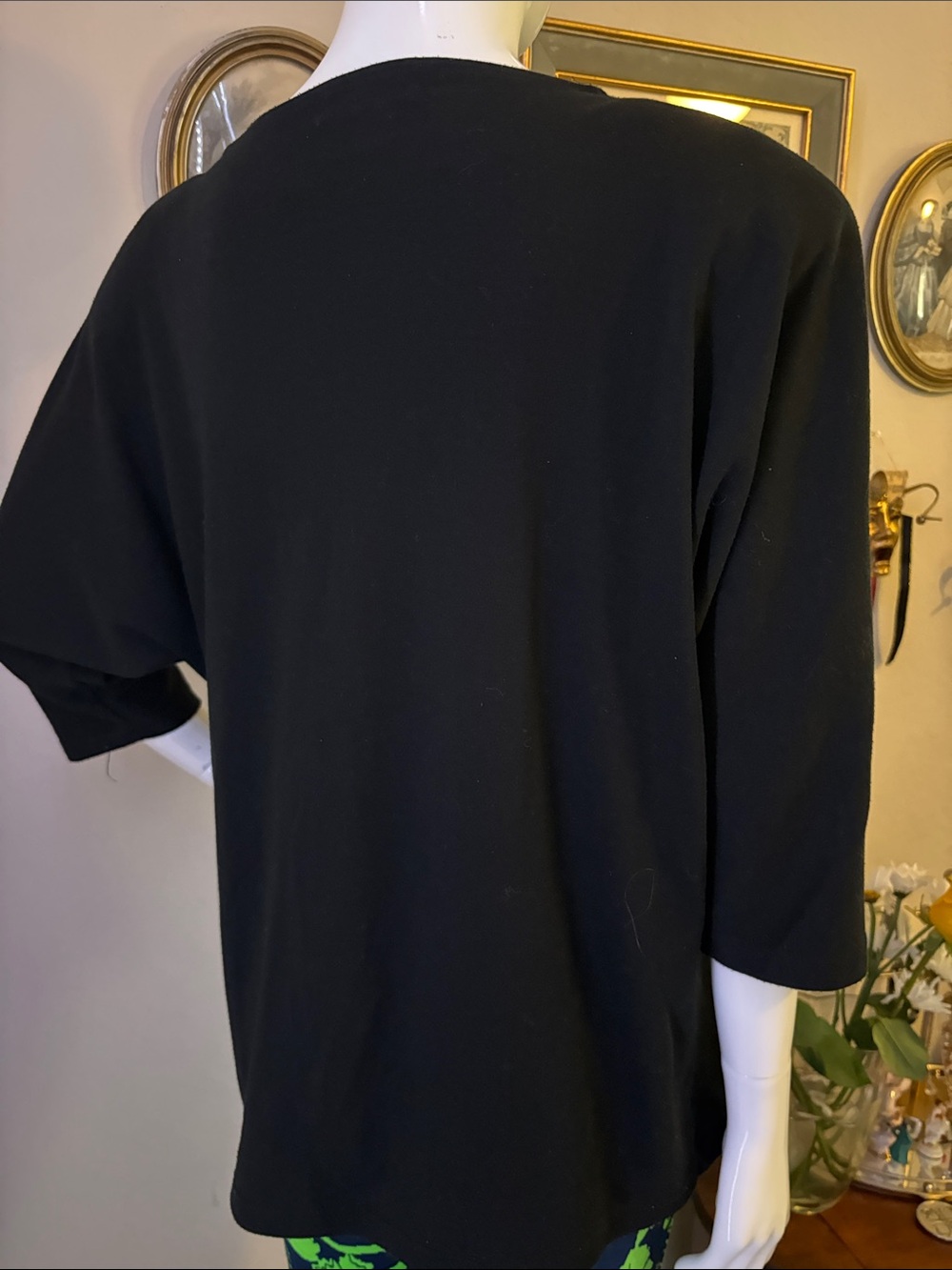 Black Sequin Embellished Graphic Women's Sweatshirt - Picture 9 of 11